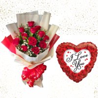 12 Red Roses with Mylar Balloon